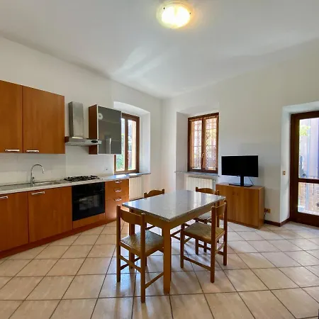 La Corte Di Palazzo Vedani * Angera